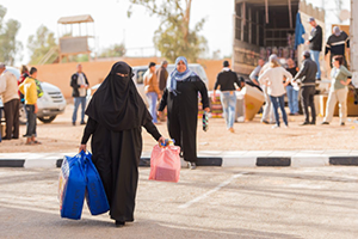 A Displaced Syrian Woman Benefits From a House Cleaning Kit for Her Large Family