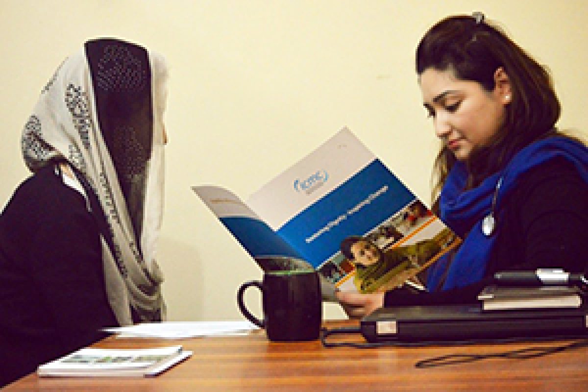 Parisa consulting with an ICMC staff member in Pakistan