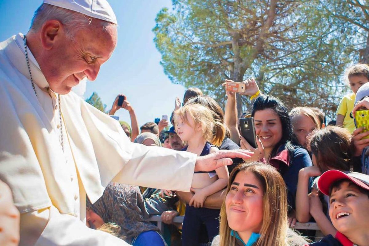 El Papa Francisco se reúne con refugiados afganos