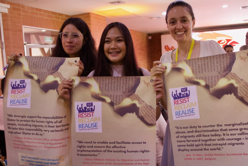 The joint civil society campaign 'Resist, Reclaim, Realise' in action at the 15th GFMD Summit in Riohacha, Colombia