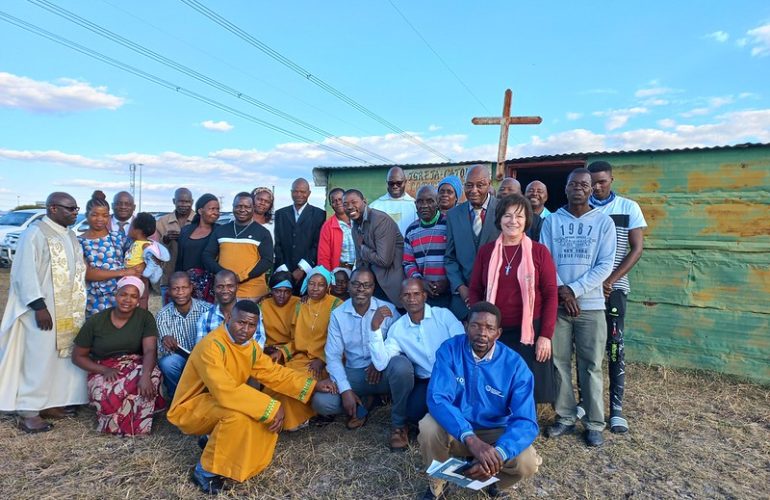Migrants from Mozambique at a Portuguese-speaking church in South Africa