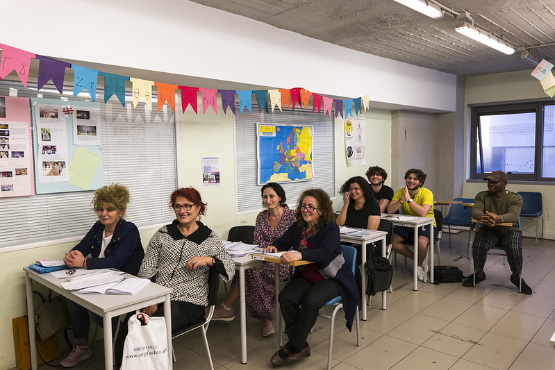 IIn 2023, 4,700 unaccompanied and separated children in Greece were supported through programs supervised by ICMC’s expert deployed to the local organization METAdrasi. Photo: Refugee students at a METAdrasi Greek language class in Athens