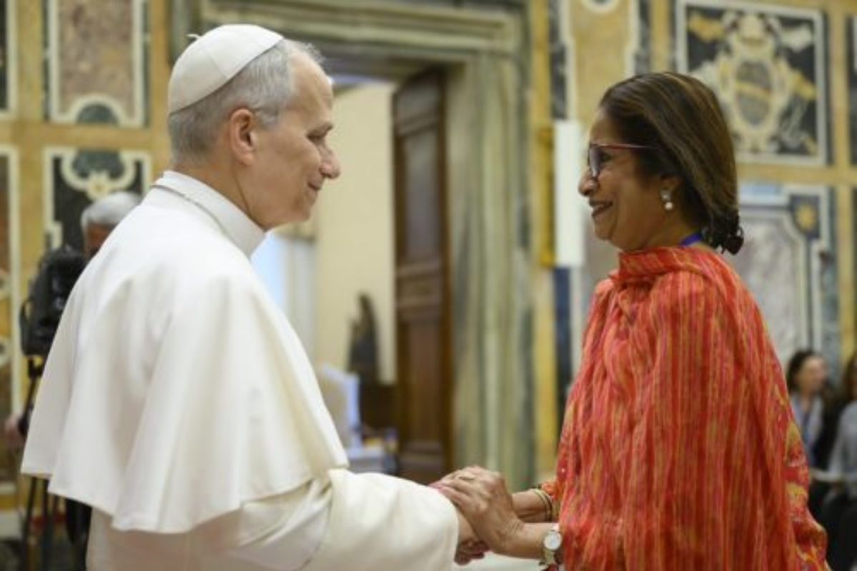 Christine Nathan, President of the ICMC, and Pope Leo XIV at the steering committee meeting for the project ‘From Crisis to Care: Catholic Action for Children’, in Rome, February 2026 © Vatican Media