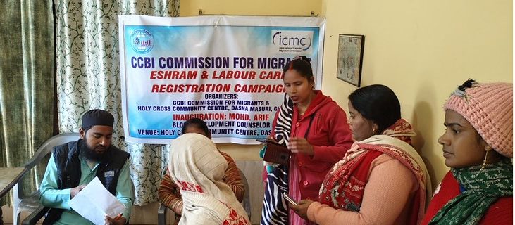 Community Resource Centers continue to support migrant workers in India to access their rights by registering for government assistance schemes. Photo: CCBI-ICMC ‘E-shram’ government assistance portal enrolment event, 22 January 2025 at Holy Cross Community Centre, Ghaziabad, India