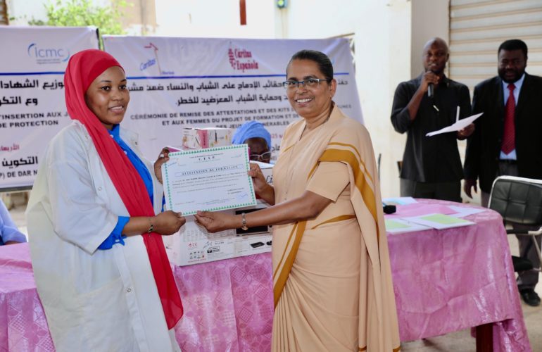 A participant of the Caritas Mauritania vocational training program, facilitated by Caritas Mauritania with ICMC support, at the program's graduation ceremony